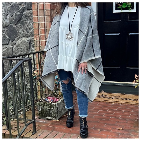 Chic Boho Fabulous Poncho Shawl - Picture 2 of 10